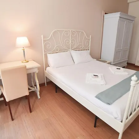 アパート Barcolana Hostel トリエステ